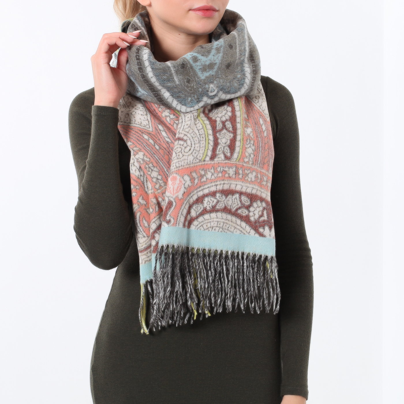 Теплый шарф с узорами Fraas 