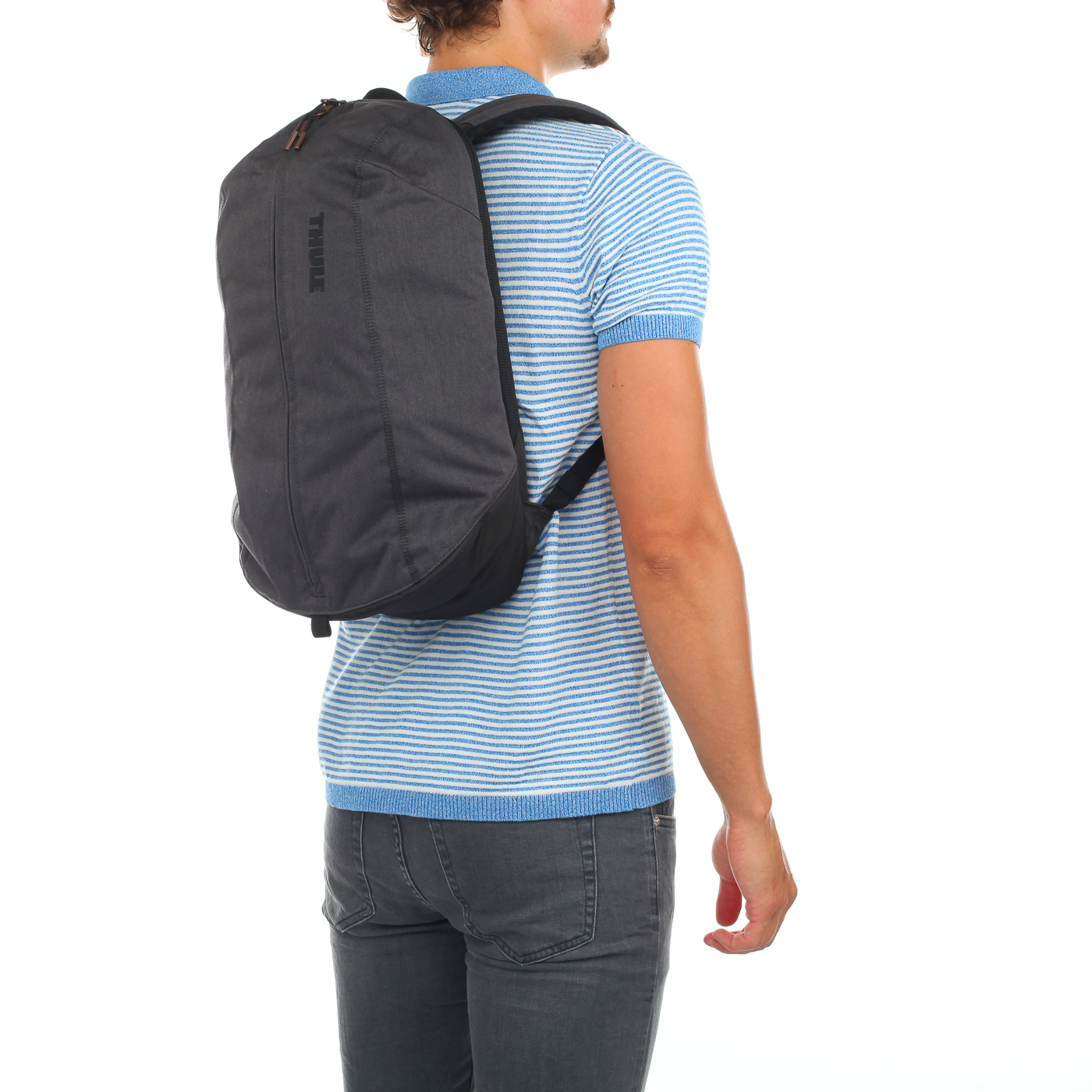 Черный рюкзак с двумя отделами Thule Vea Backpack