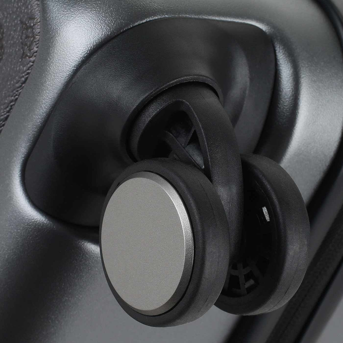 Чемодан средний M из поликарбоната Guess Verona