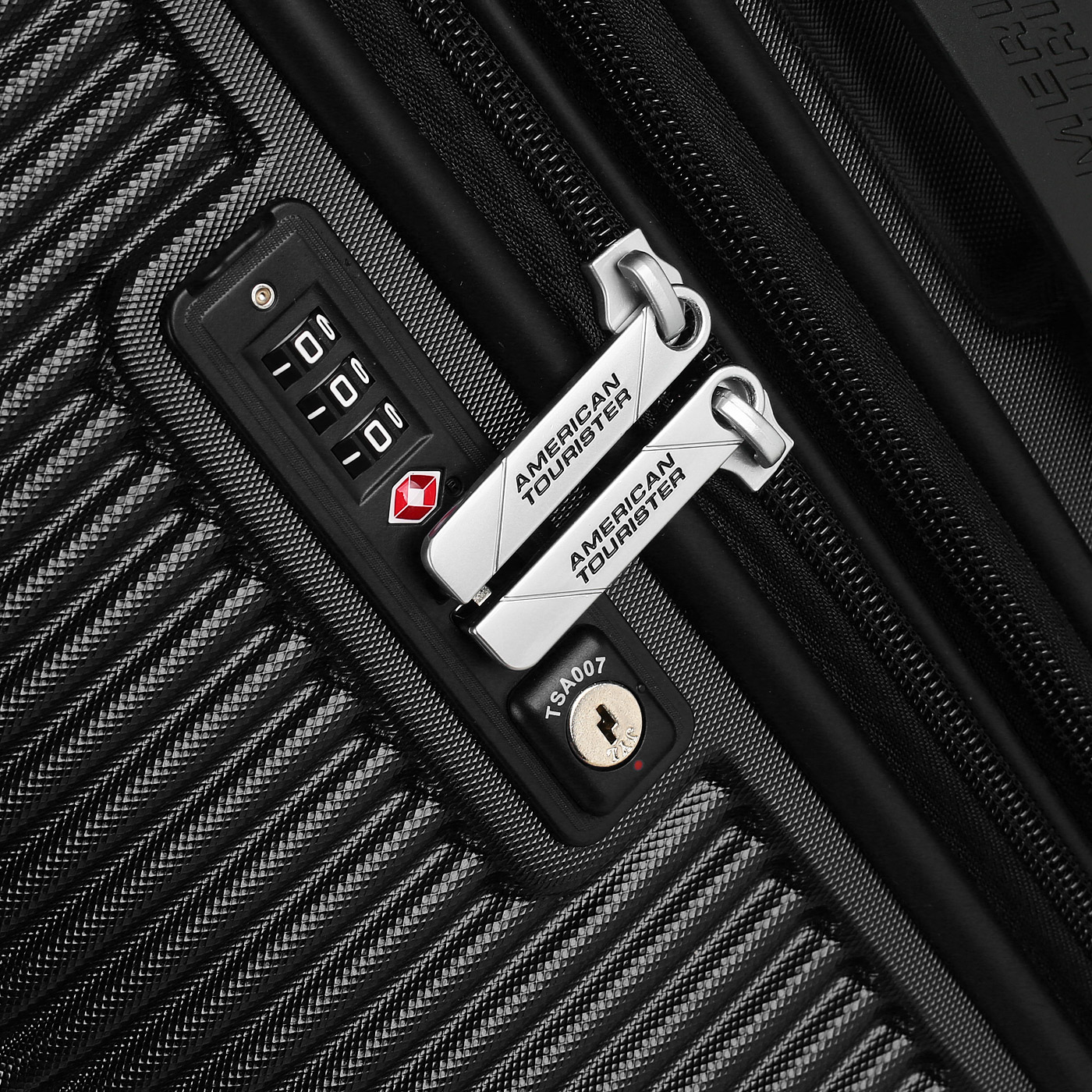 Чемодан большой L из поликарбоната с кодовым замком American Tourister Modern Dream