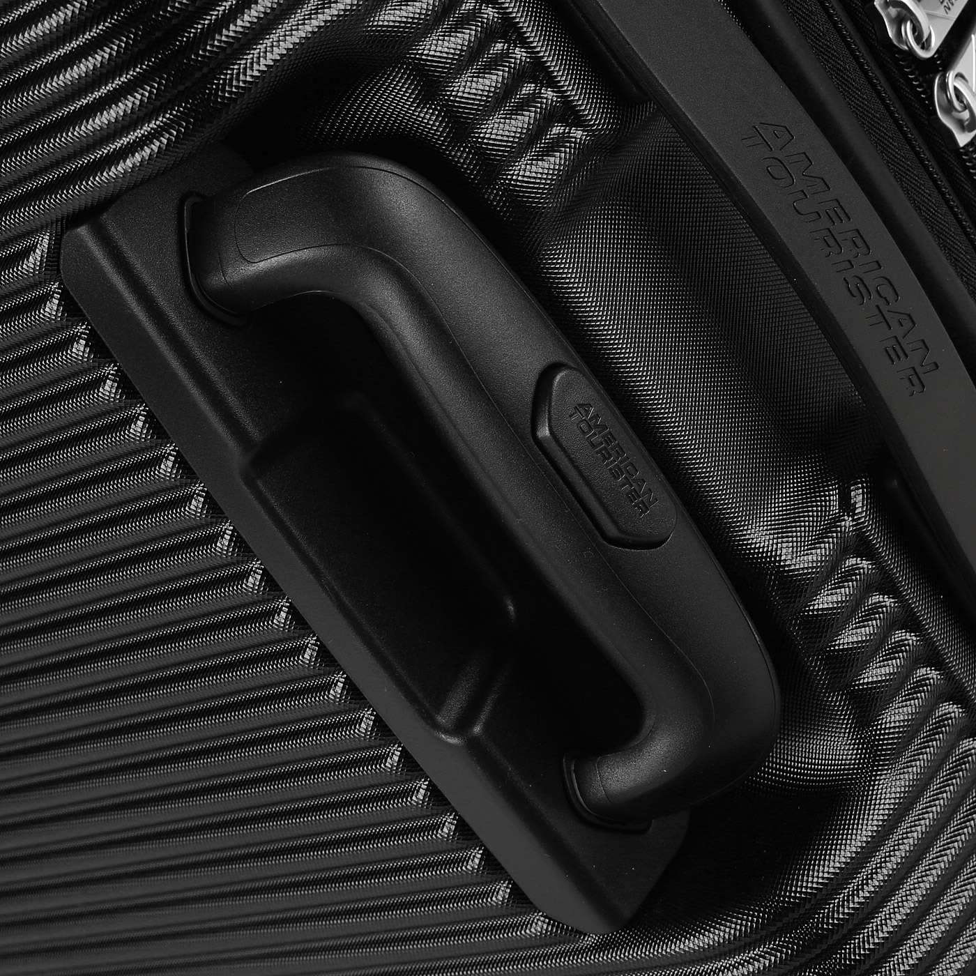 Чемодан большой L из поликарбоната с кодовым замком American Tourister Modern Dream