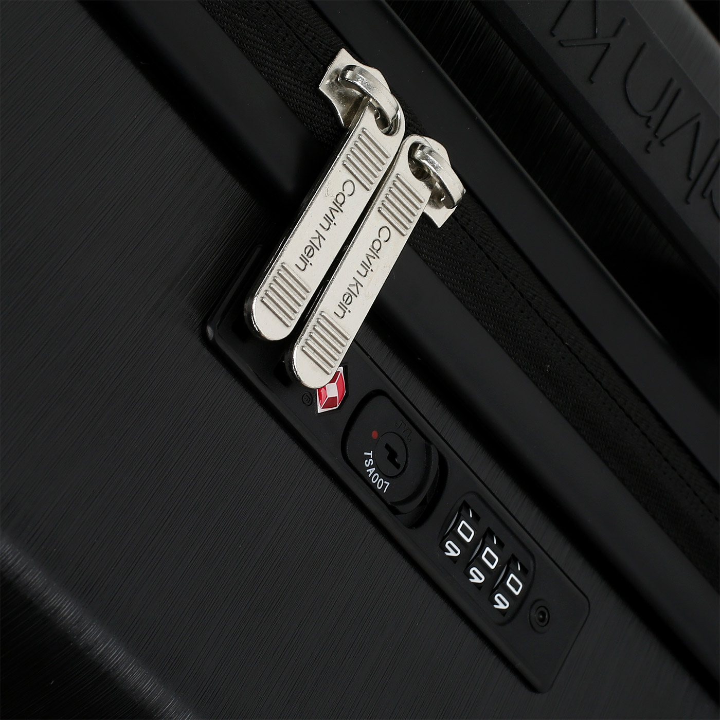 Чемодан средний M из ABS-пластика с кодовым замком Calvin Klein CK-642 Soho