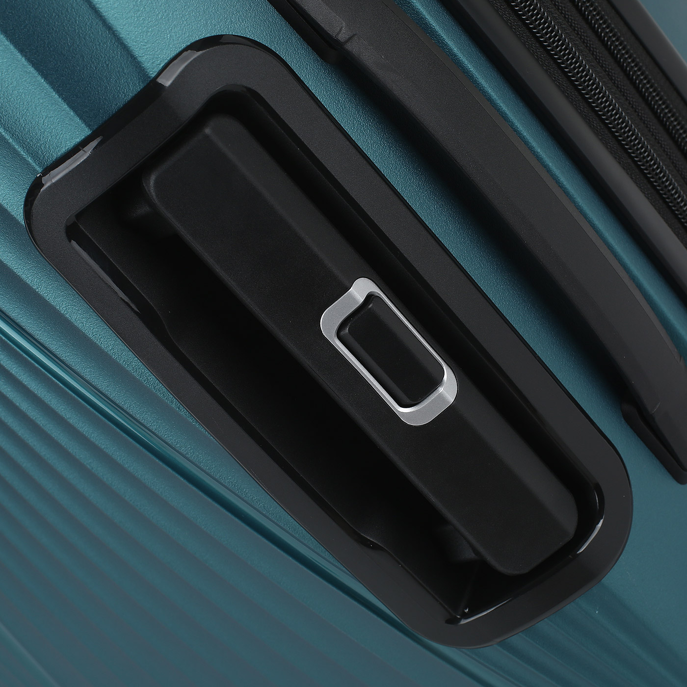 Чемодан средний M из полипропилена с кодовым замком Eberhart Elemental