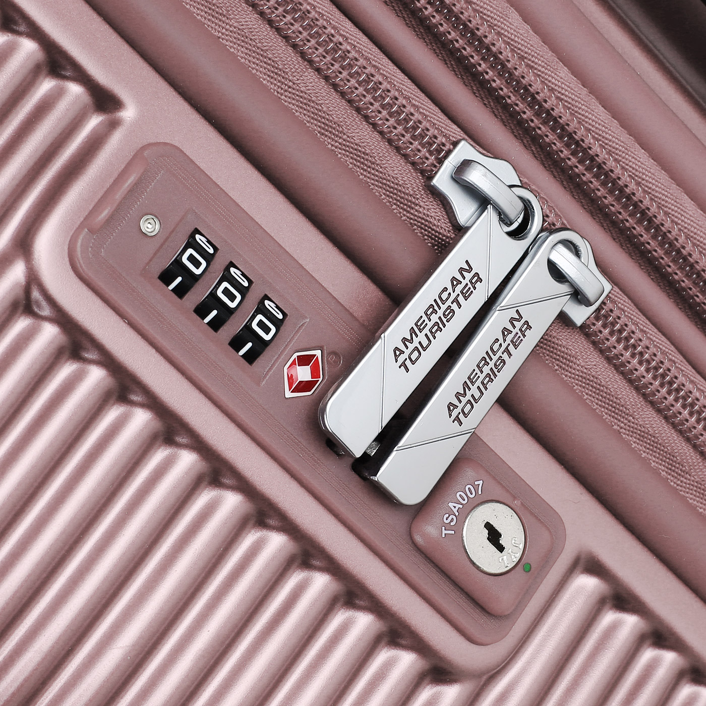 Чемодан средний M из поликарбоната с кодовым замком American Tourister Modern Dream