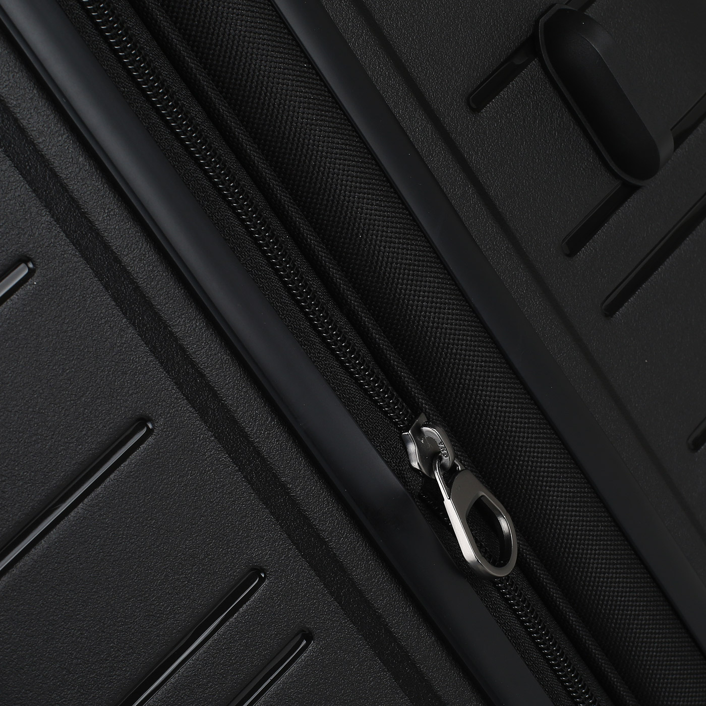 Чемодан большой L из полипропилена с кодовым замком Stevens Cruise