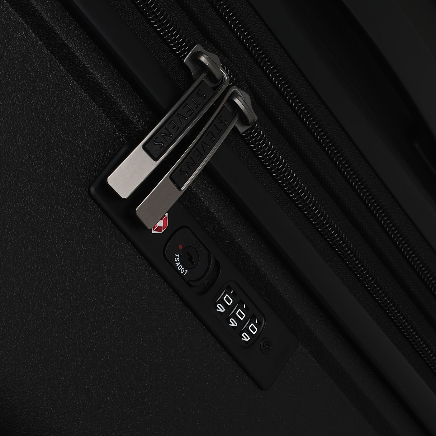 Чемодан большой L из полипропилена с кодовым замком Stevens Cruise