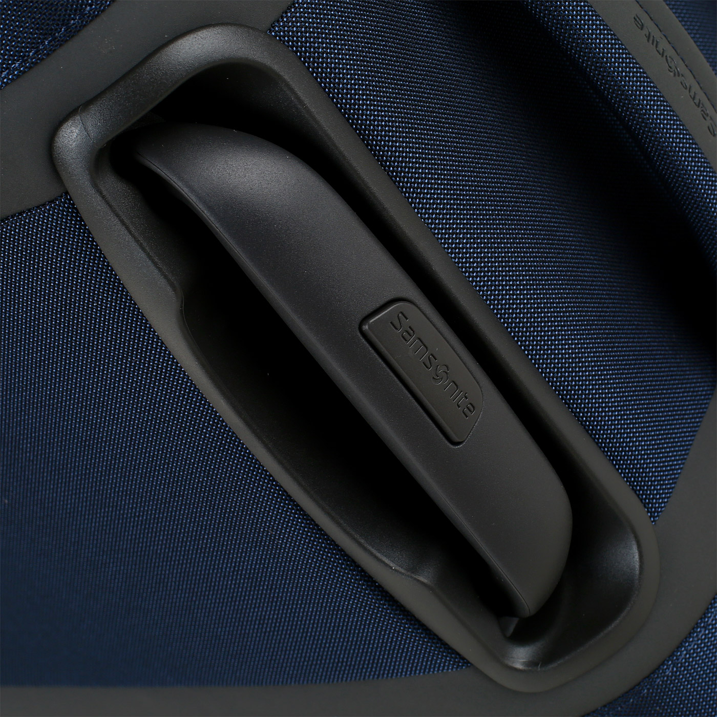 Чемодан средний M тканевый с кодовым замком Samsonite Spark Sng