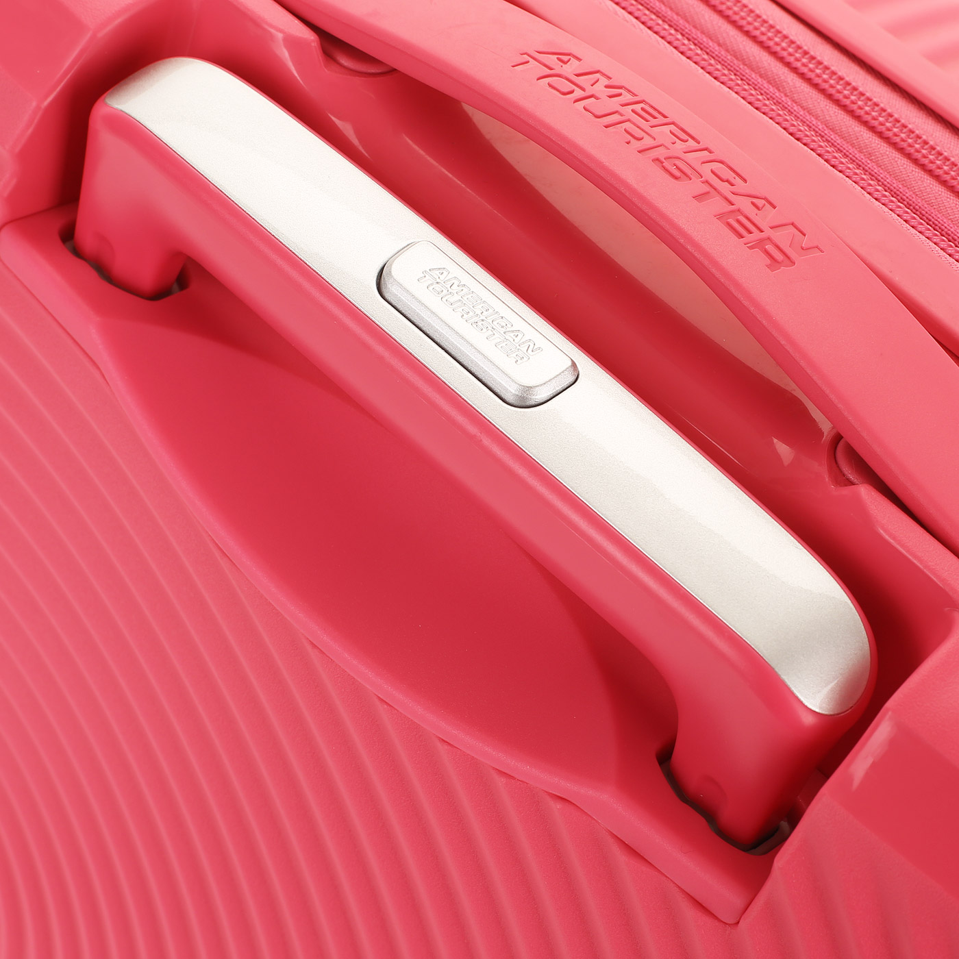 Чемодан для ручной клади из полипропилена с кодовым замком American Tourister Soundbox