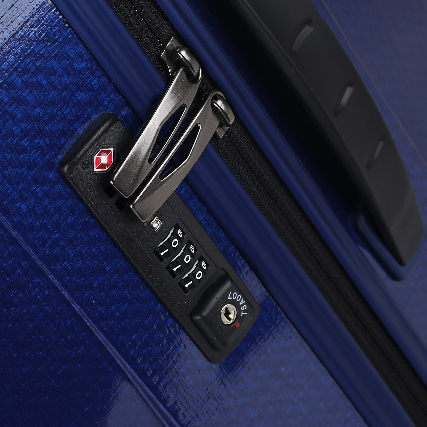 Чемодан очень большой XL из материала Curv с кодовым замком Samsonite C-Lite