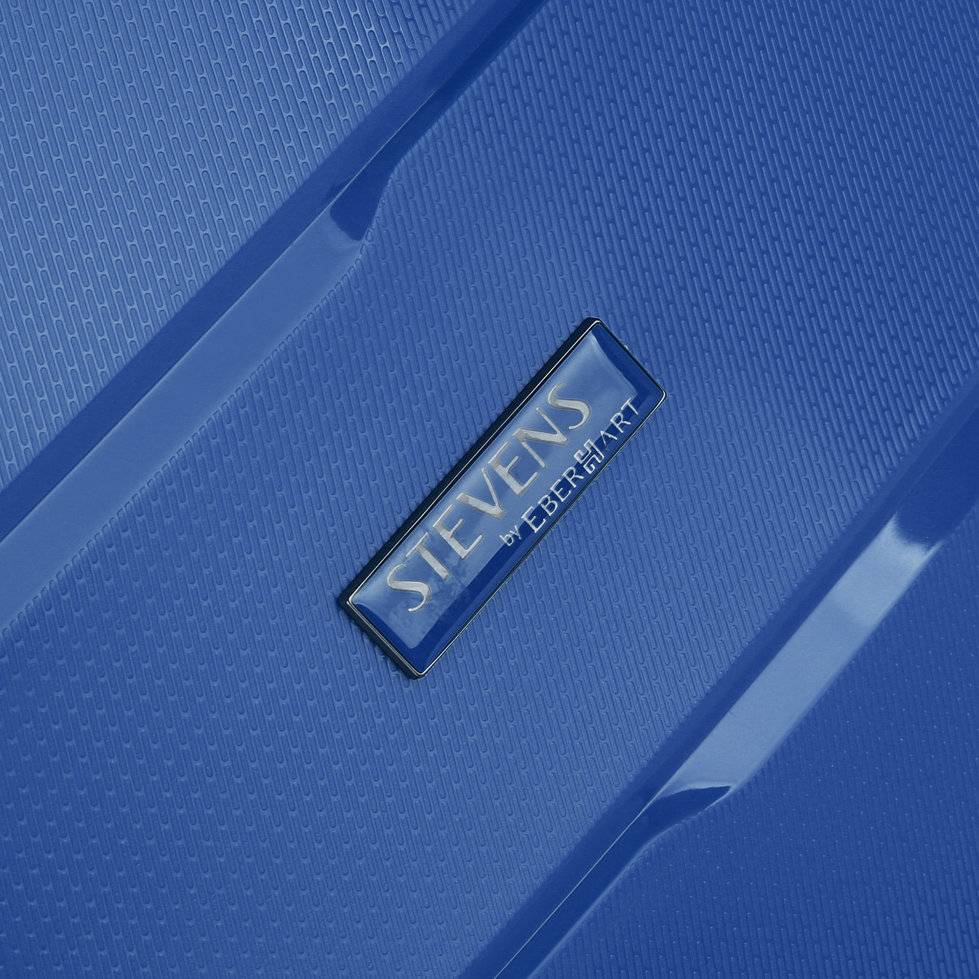 Чемодан средний M из полипропилена с кодовым замком Stevens Soho 2.0