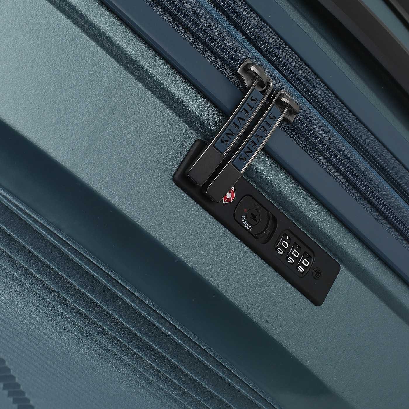 Чемодан большой L из полипропилена с кодовым замком Stevens Breeze