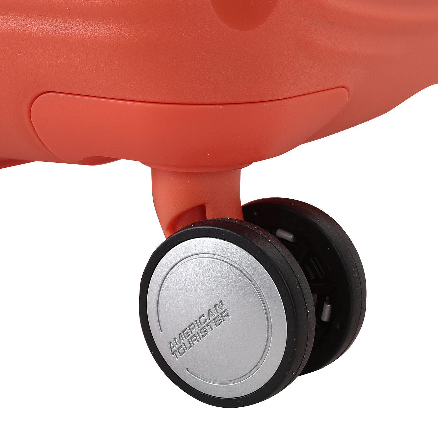 Чемодан средний M из полипропилена с кодовым замком American Tourister Soundbox