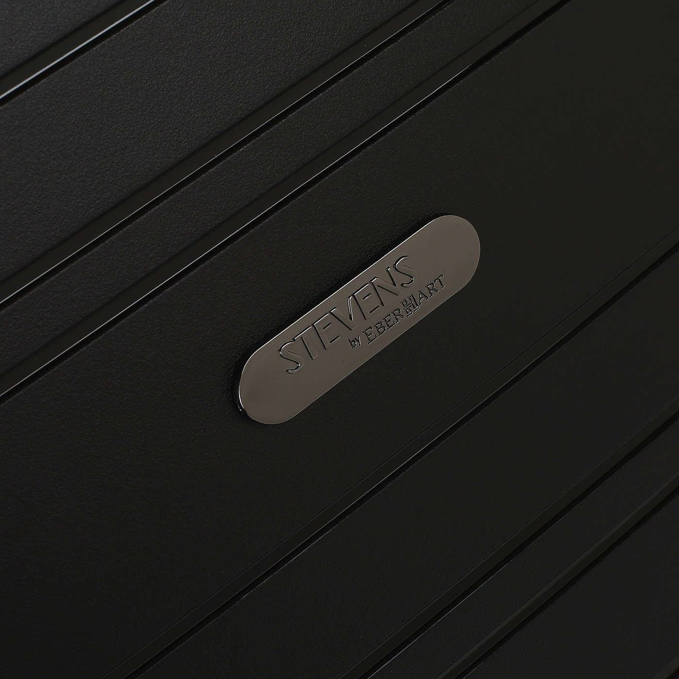 Чемодан средний M из полипропилена с кодовым замком Stevens Cruise