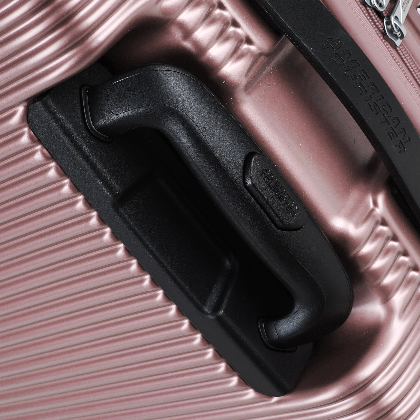 Чемодан большой L из поликарбоната с кодовым замком American Tourister Modern Dream