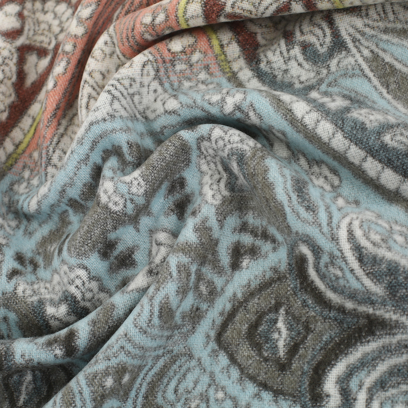 Теплый шарф с узорами Fraas 