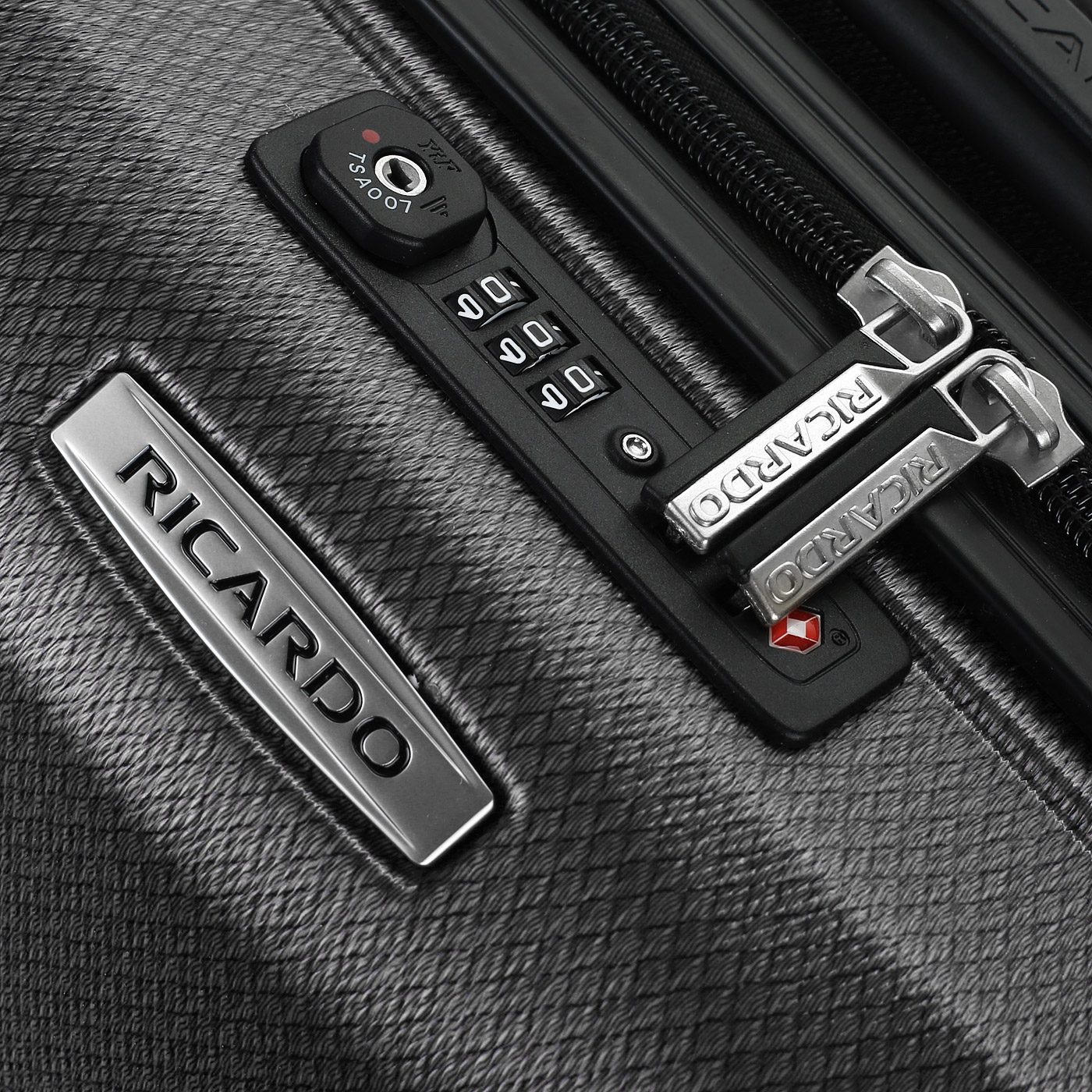 Чемодан маленький S из поликарбоната с кодовым замком Ricardo San Clemente