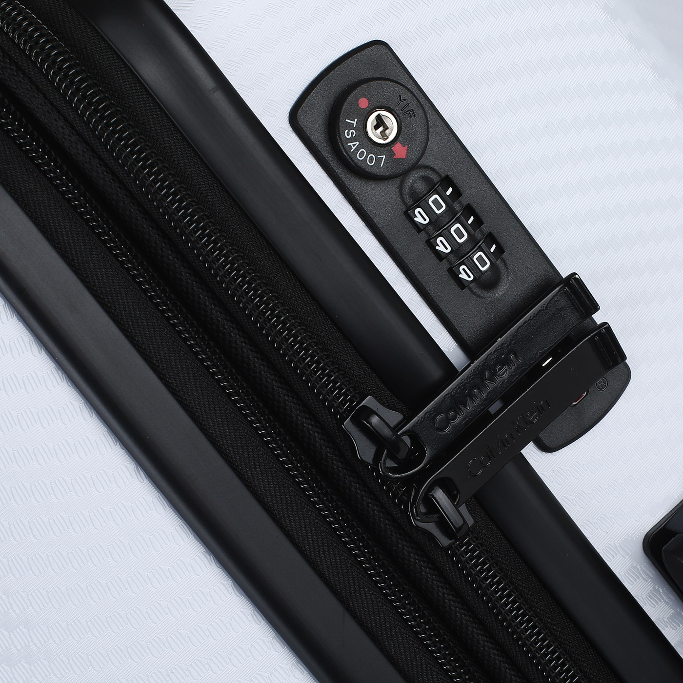 Чемодан средний M из ABS-пластика с кодовым замком Calvin Klein CK-674 Airlines HS