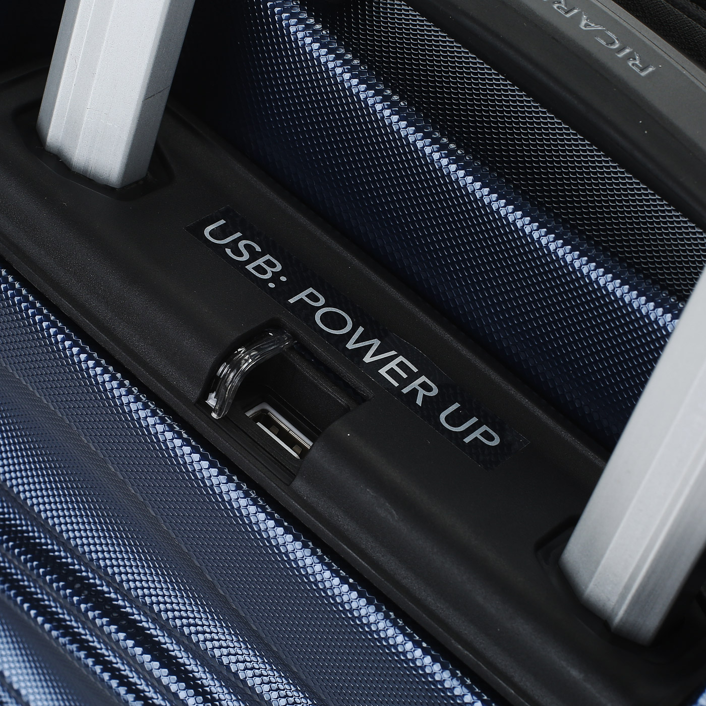 Чемодан маленький S из ABS-пластика с кодовым замком Ricardo Santa Cruz 7.0