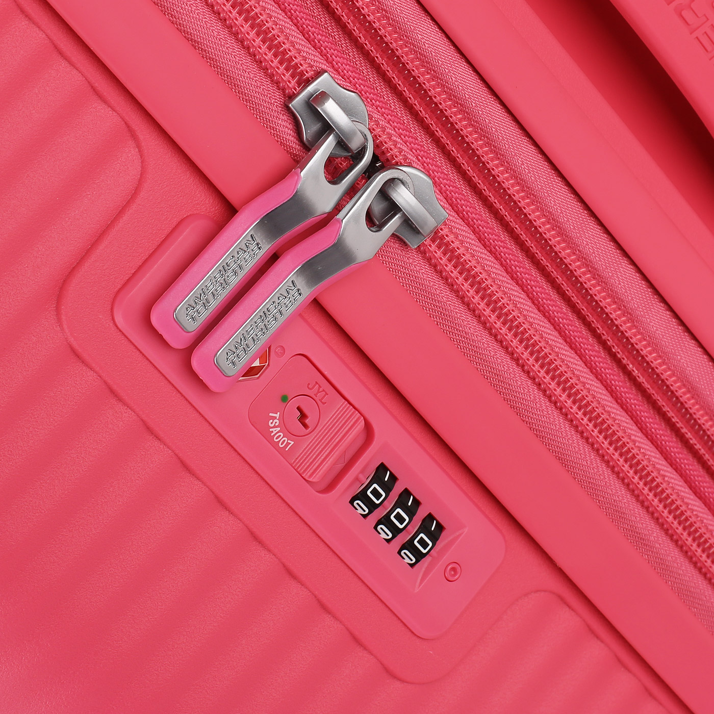 Чемодан большой L из полипропилена с кодовым замком American Tourister Soundbox