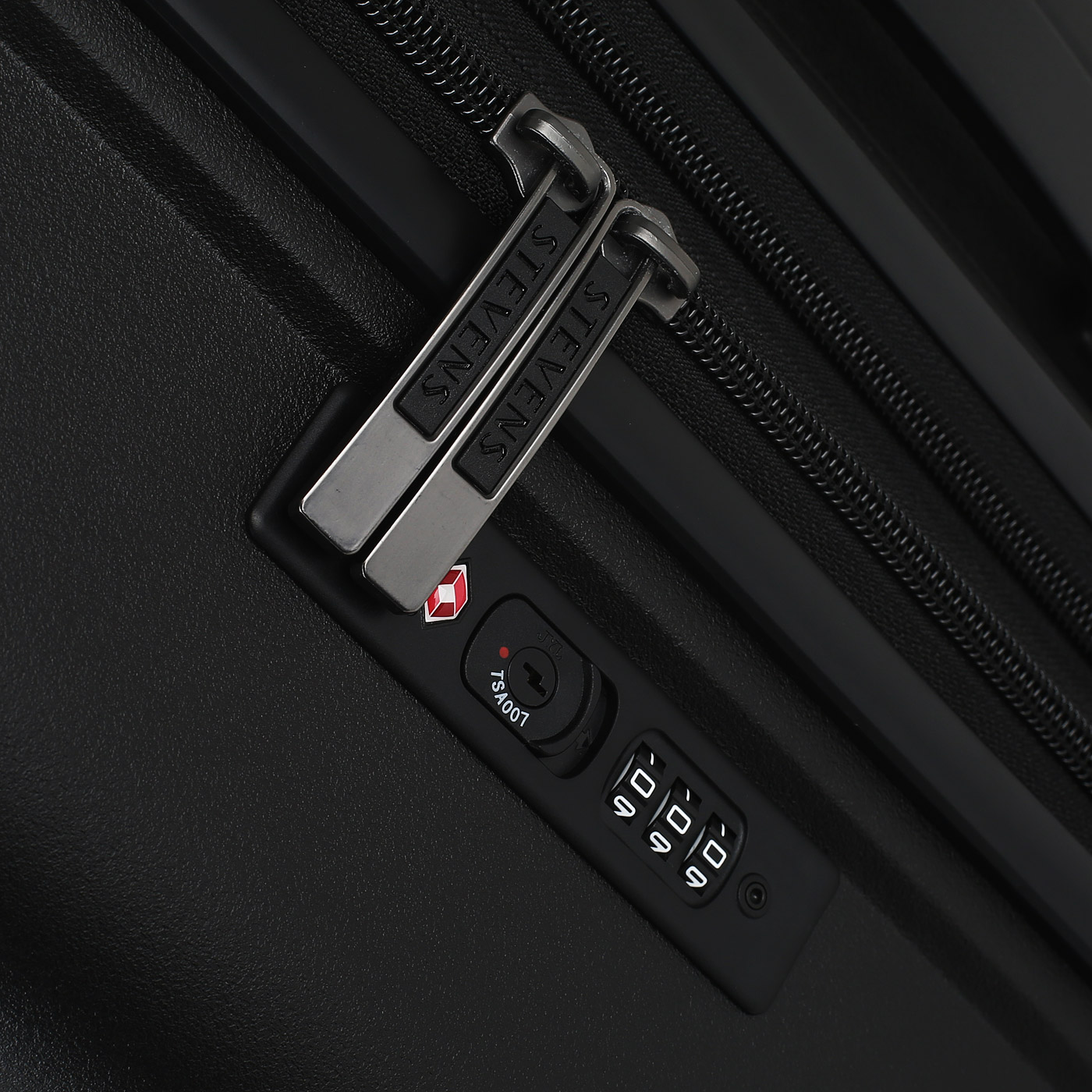 Чемодан средний M из полипропилена с кодовым замком Stevens Cruise