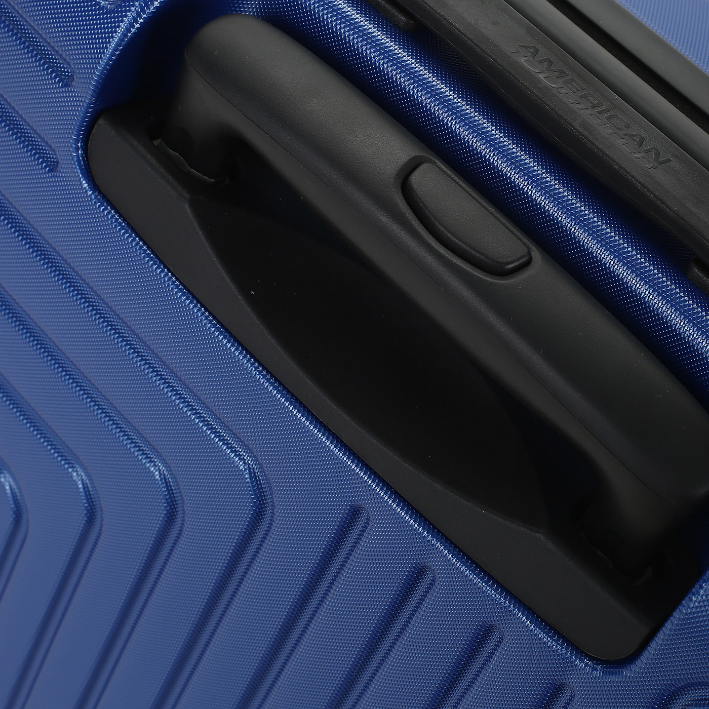 Чемодан для ручной клади из поликарбоната с кодовым замком American Tourister Mighty Maze