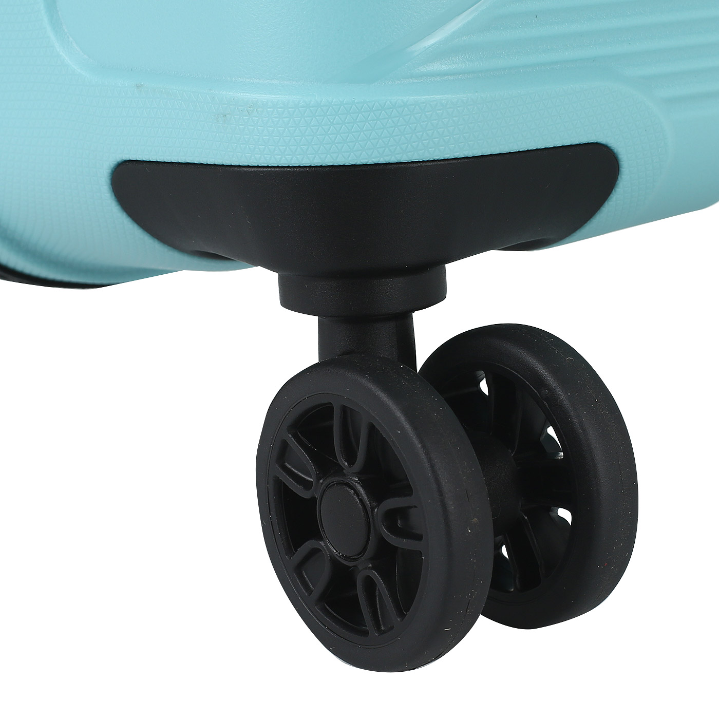 Чемодан средний M из полипропилена с кодовым замком American Tourister Airconic