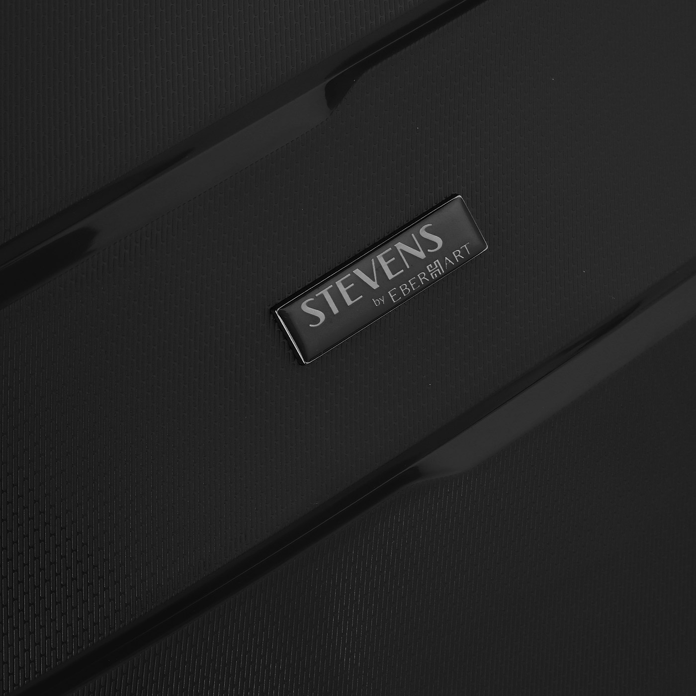 Чемодан средний M из полипропилена с кодовым замком Stevens Soho 2.0