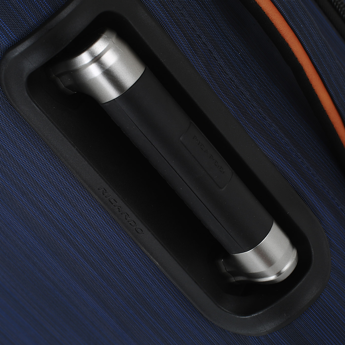 Чемодан средний M тканевый с кодовым замком Ricardo Cabrillo 2.0 Softside