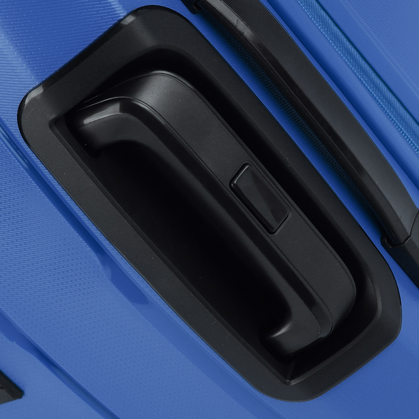 Чемодан средний M из полипропилена с кодовым замком Stevens Soho 2.0