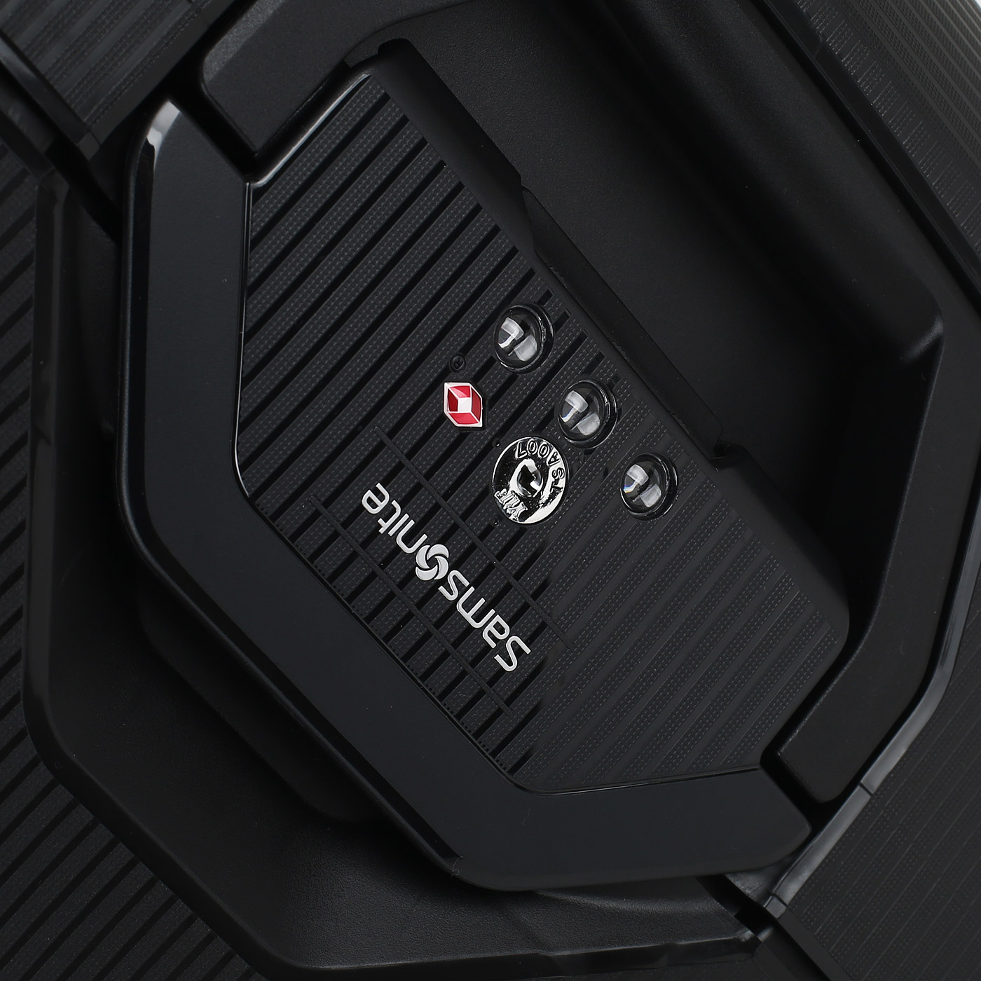 Чемодан средний M из полипропилена с кодовым замком Samsonite Magnum ECO