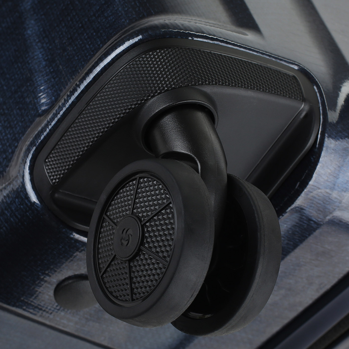 Чемодан большой L из материала Curv Samsonite Major-Lite