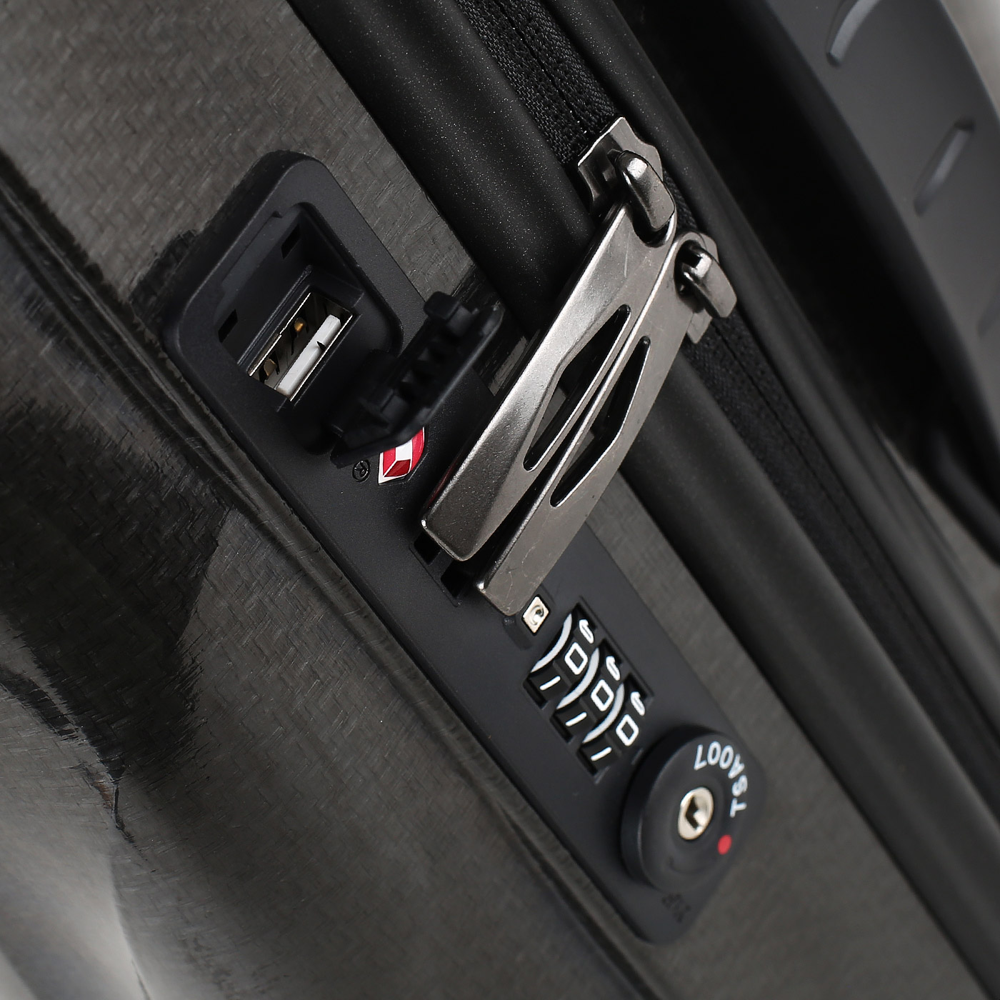 Чемодан для ручной клади из материала Curv с кодовым замком Samsonite C-Lite